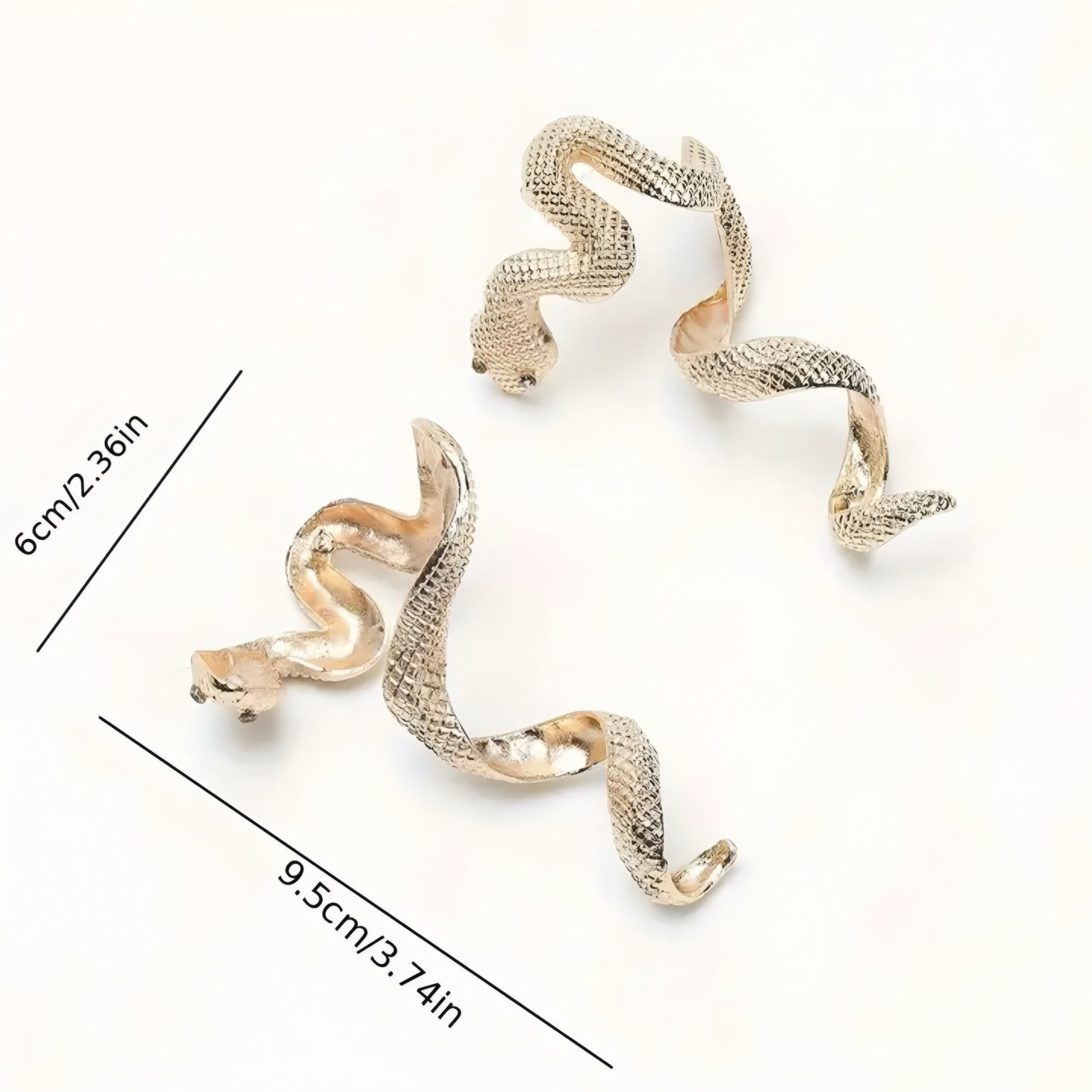 Nr.19 “Elegante goldene Schlangendekoration für Absatzschuhe – Stilvolles Accessoire für extravagante Looks