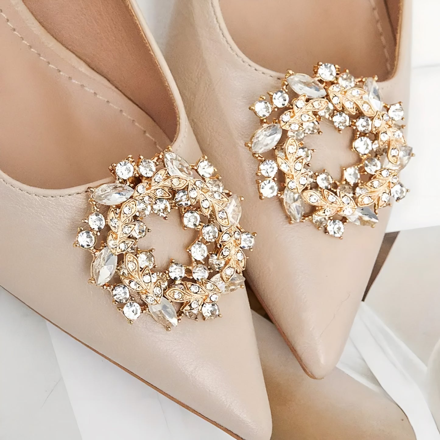 4.Verleihe deinen Schuhen ein Upgrade mit funkelndem Schuhschmuck