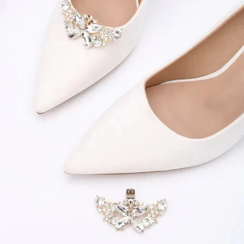 9. Zarte Satin Schuhclips mit Kristallblättern – Stilvolle Eleganz in Gold