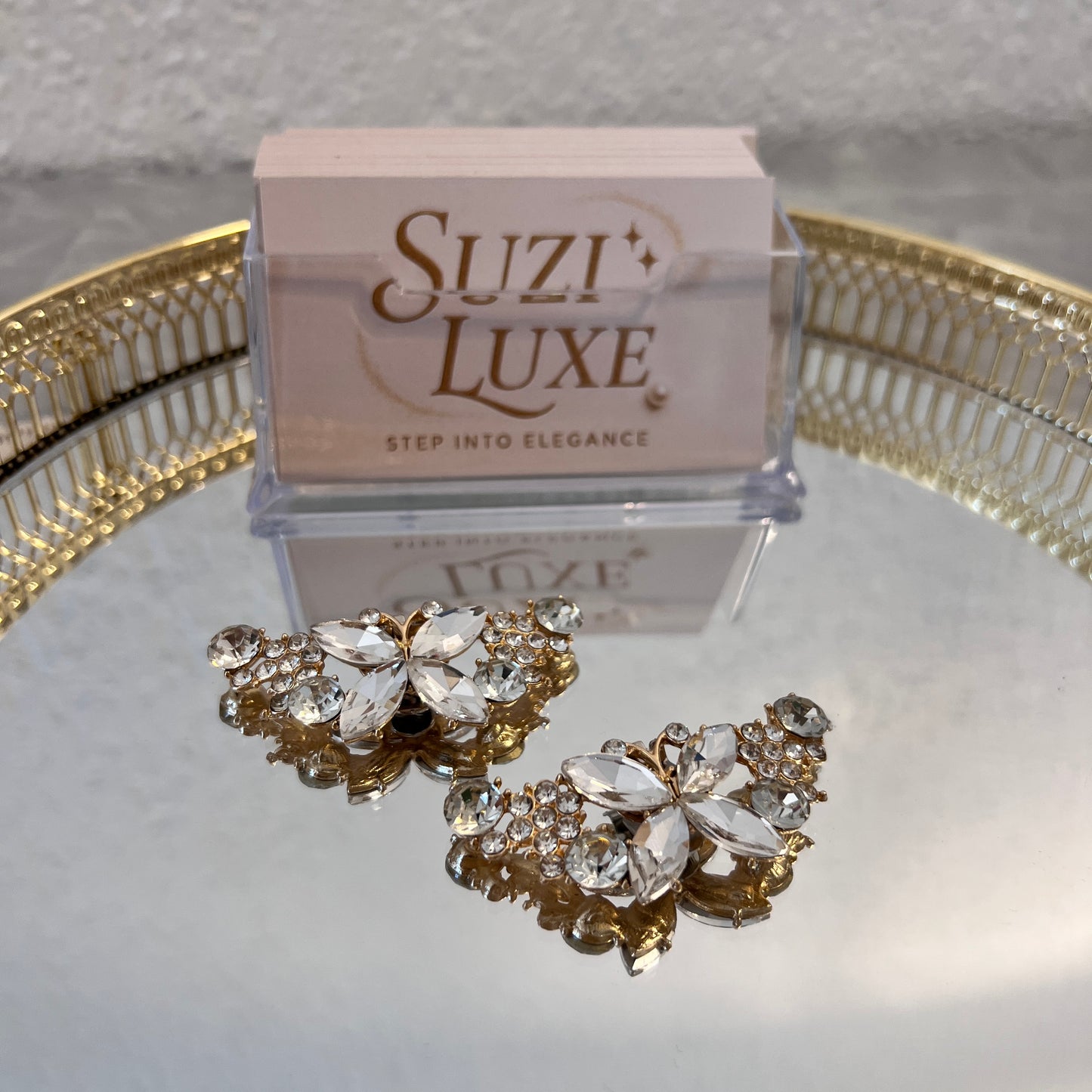 9. Zarte Satin Schuhclips mit Kristallblättern – Stilvolle Eleganz in Gold