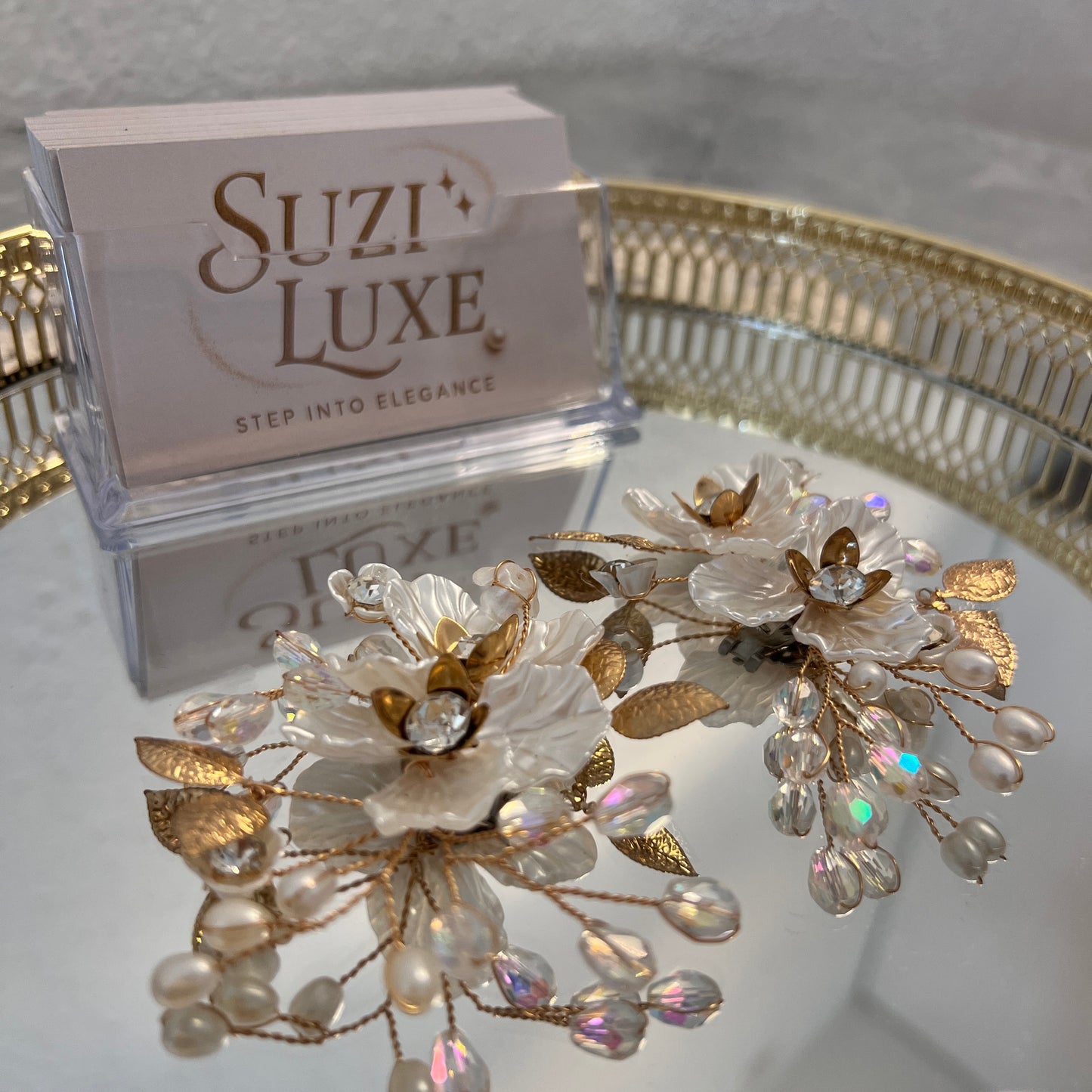 Nr.13 Eleganter Blumen Schuhclip mit Perlen & Kristallen , Gold Weißes Highlight für festliche Anlässe