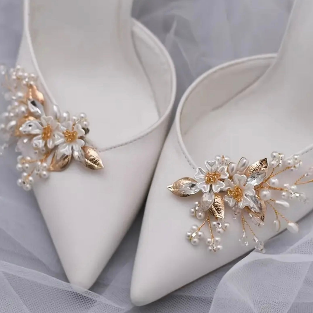 11. SchuhClipper mit Perlen ,goldene details und Blütenverzierung